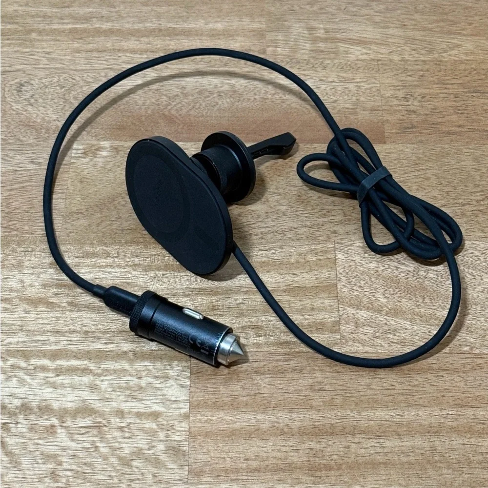 mophie Magnetic Wireless Charging Car Vent Mount (MagSafe compatible)